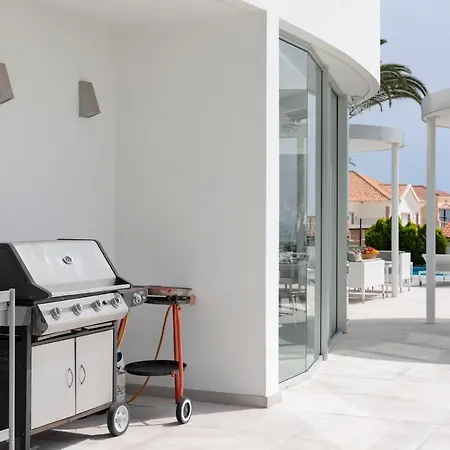 Equilibrium Адехе