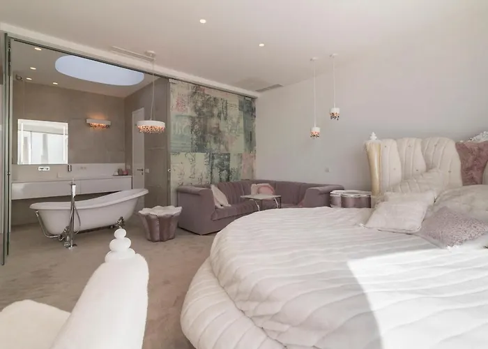 Вілла Equilibrium Адехе