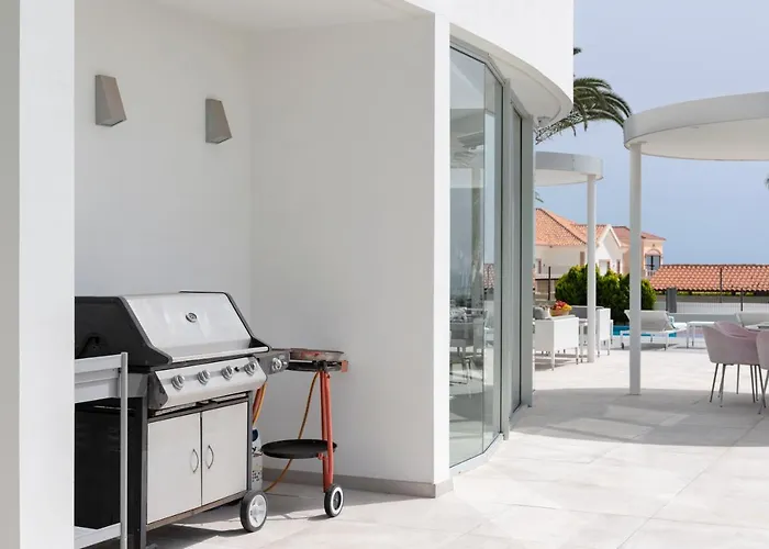 Equilibrium Адехе