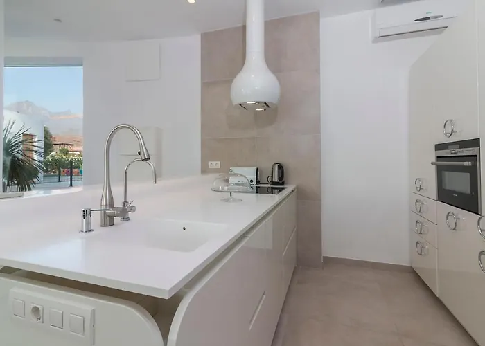 Equilibrium Вілла Адехе